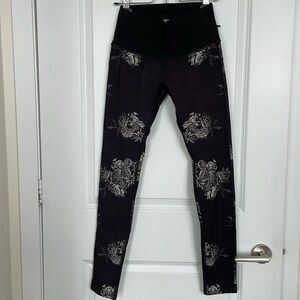 RYU Black athletic leggings with white rose print Size S
